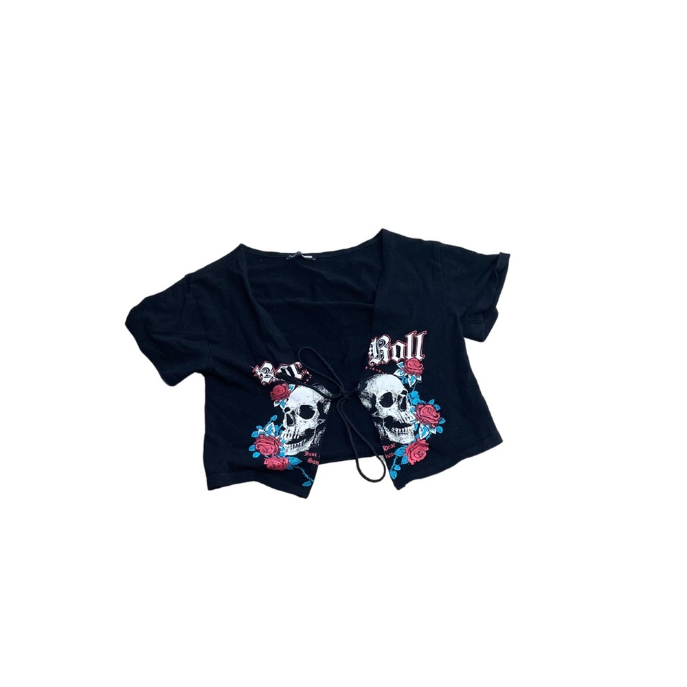 Fashion Nova crop top| Half shirt| Flowers and Skulls